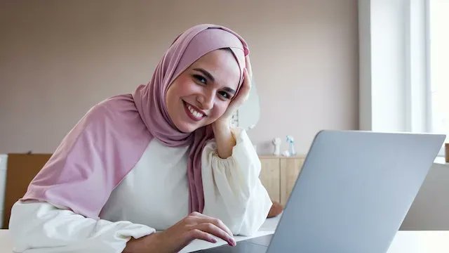 ThisWeekinFM's tweet photo. On average, hybrid working employees deliver nearly two extra weeks of work a year for their employer as well as working harder and better in a hybrid environment

Read more ➡️ https://t.co/qHaY4oUjBO 

#HybridWorking #WorkingFromHome #FM 
@AWA_Agile https://t.co/8FiJdEyDug