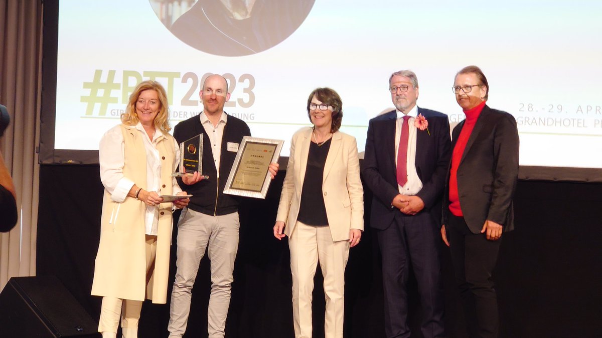 Soeben wurde der LAA Live Achievement-Award der Weiterbildungsbranche an Karlheinz Geißler posthum verliehen. Entgegengenommen hat ihn stellvertretend sein Sohn Jonas Geißler #PTT2023