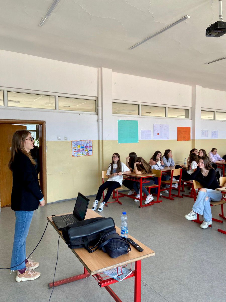 bitacademypage's tweet image. Këtë vit BIT Academy për javën e Vajzave në TIK në kuadër të Komuna e Prishtines dhe Girls in ICT,  mbajti një punëtori me nxënëset e shkollës &apos;Ismail Qemali&apos; rreth platformave më të fundit online. 💻 👩‍💻  

#bitacademy #VAJZATNËTIK2023