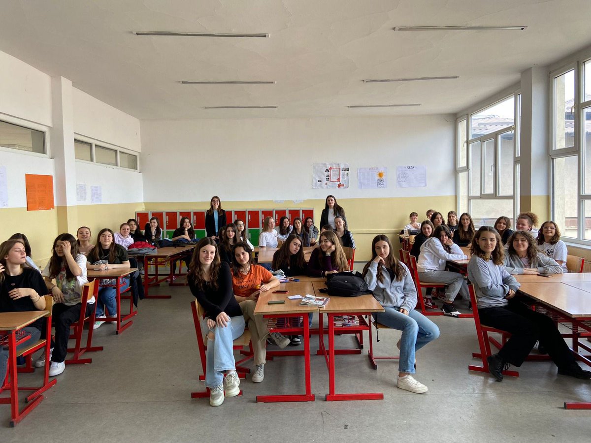 bitacademypage's tweet image. Këtë vit BIT Academy për javën e Vajzave në TIK në kuadër të Komuna e Prishtines dhe Girls in ICT,  mbajti një punëtori me nxënëset e shkollës &apos;Ismail Qemali&apos; rreth platformave më të fundit online. 💻 👩‍💻  

#bitacademy #VAJZATNËTIK2023