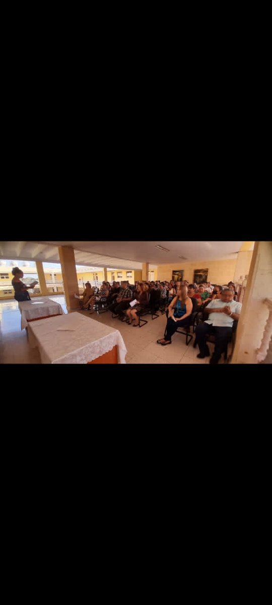 MarthaYanetC's tweet photo. Con el compromiso de cumplir con los preceptos del Código de ética judicial, los trabajadores del TPP Granma, nos reunimos a firmar nuestro sí#SePuedeMuchoJuntos #JusticiaEfectiva
@TSP https://t.co/TTzEc8u32O