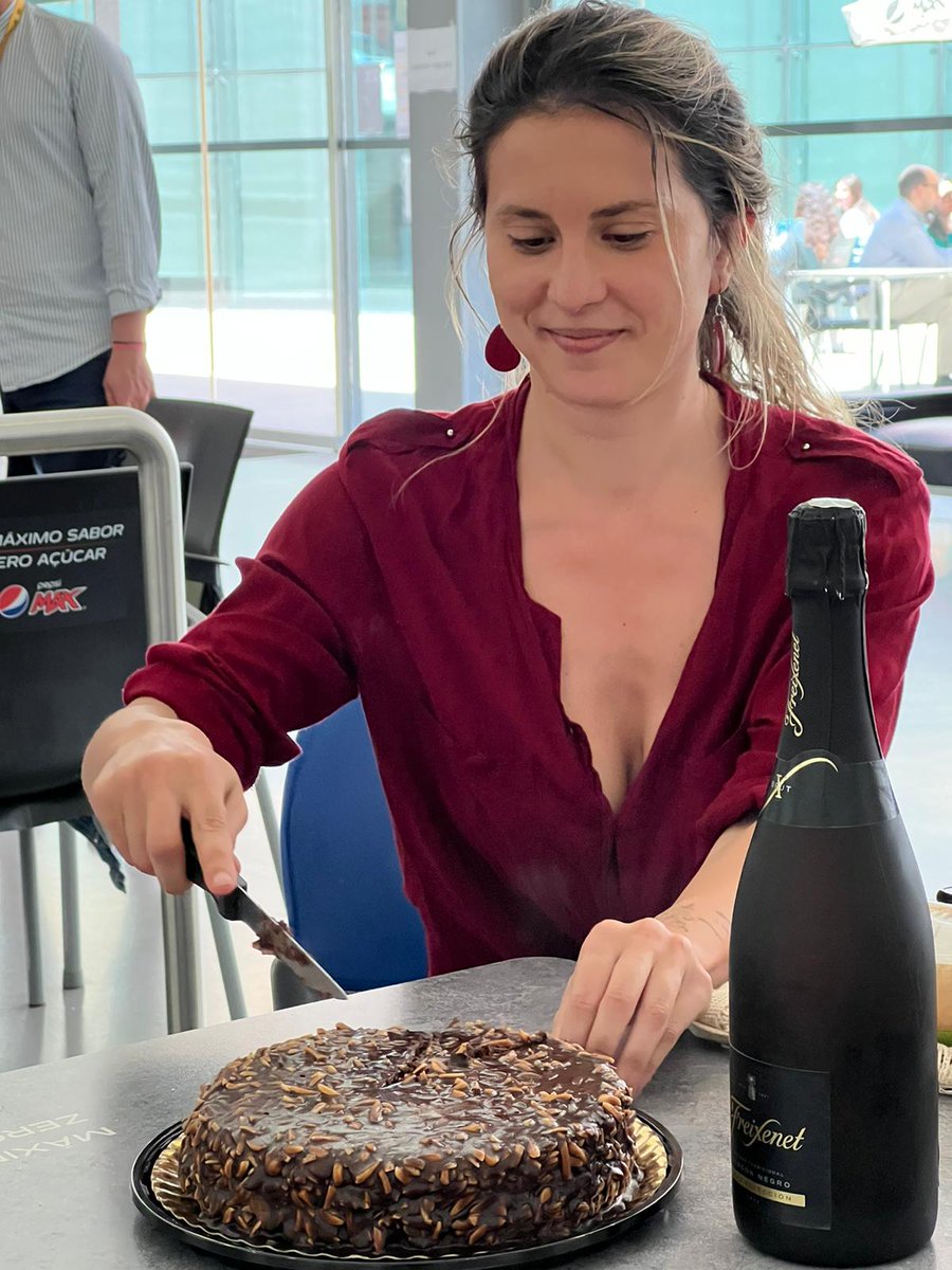TheHomemLab's tweet image. Our postdoc Ana just signed her CEEC contract, granting her funds to pursue her scientific work for the next 6 years! Congrats ! @nova_medschool  @fct_pt @NOVAunl