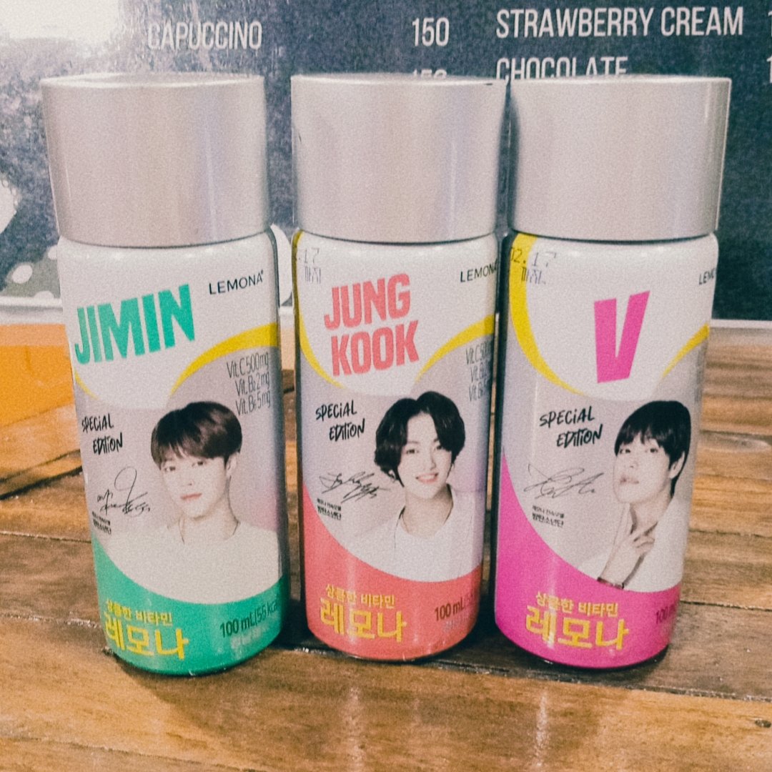 1deringMerchant's tweet photo. 💜 Lemona Special Edition - Maknae Line 💜

🐣 Sealed but expired. For collection purposes
🐣 From KR
🐣 250 Php take all

#BTSxLemona #Collectible #btsmerch #TheWanderingMerchant #BTS #twmislegit #kpopshopph #btsarmyph #kpop https://t.co/5cD9bbpqWU