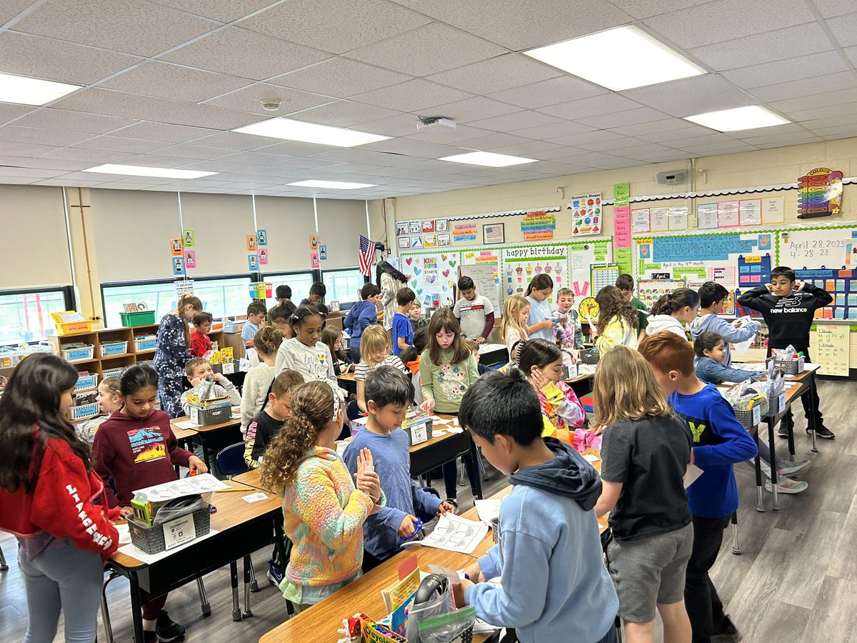 MrsBradyCCS's tweet photo. Always a great time with our Firsties! We love Friendship Day! 💙💛#wearebethpage https://t.co/g8XUML50xY