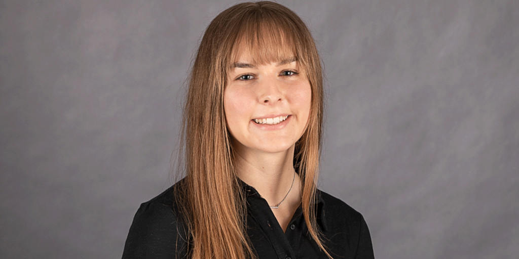 Research_UMass's tweet photo. #RisingResearcher Julia Hershelman ’23 is a @umassmicro and French double major whose research in @CNS_UMass focuses on a foodborne pathogen and its resistance to sanitizers and antibiotics in order to advance public health. UMass is proud of you, Julia! https://t.co/CFLgxnXGeV https://t.co/hmv5rE7O4c