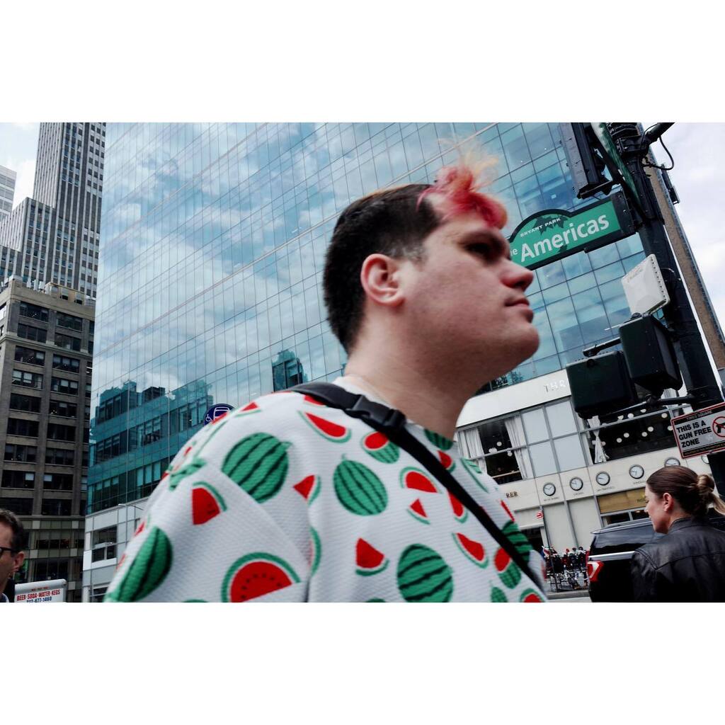 Not really feelin’ it this week. Still went out and shot though. Second pic…mood. .
.
.
.
.
.
.
#streetphotography #streetphotographyinternational #ricohgr2 #nycspc #streetdreamsmag instagr.am/p/CrlXFy9uPXF/