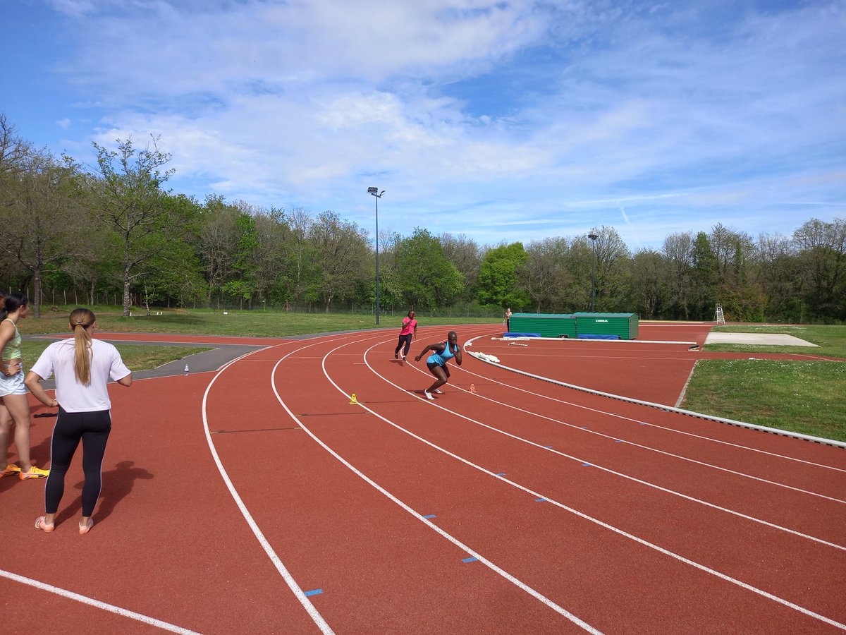 refrancomme's tweet image. Bon stage à l equipe de France 4x100 féminine au @CREPS86 
L air poitevin donne des ailes😊
@FFAthletisme @Grand_Poitiers @departement86
