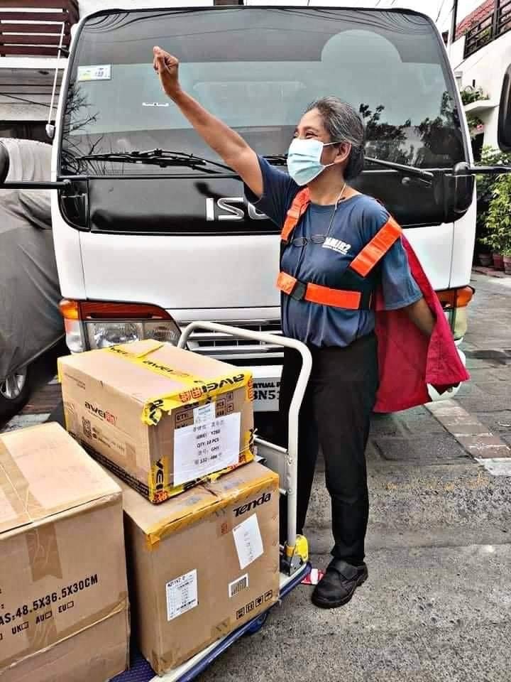 Haelmoon07's tweet photo. Cause I care, I want to share a Chowking Lauriat to my Nanay Abby because she deserves to be appreciated for her sacrifices for us. At 58, she still works as a frontliner. She’s also a Jodi and Chowking fanatic. Love you, Nay! ❤️

#JODInaticsRAK
#CauseSheCares
@JodinaticsOFCL https://t.co/9eqUhf1gr4