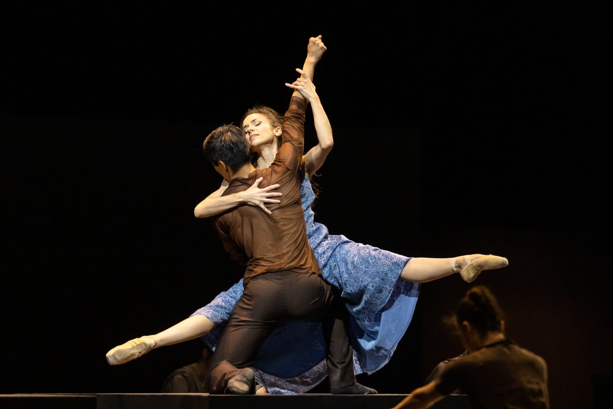 operzuerich's tweet photo. Das Ballett #THECELLIST von @CathyRMarston wurde von der Biografie der berühmten Cellistin Jacqueline du Pré inspiriert, die bereits als 4-Jährige als «Wunderkind» galt und sich in den 1960er-Jahren an die Weltspitze spielte. #Premiere am 30 Apr 2023: 🎫 https://t.co/bBhI8JsJir https://t.co/GNs09vvlLe