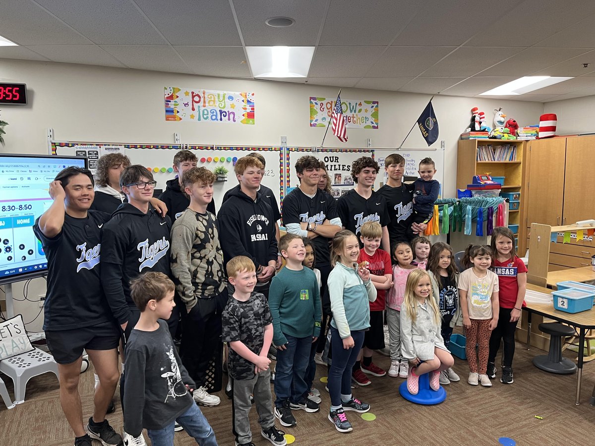 ikebaseball20's tweet image. Your Tigers had a great opportunity to go to Explorer Elementary to greet and talk to the students.  #dosomethingcool