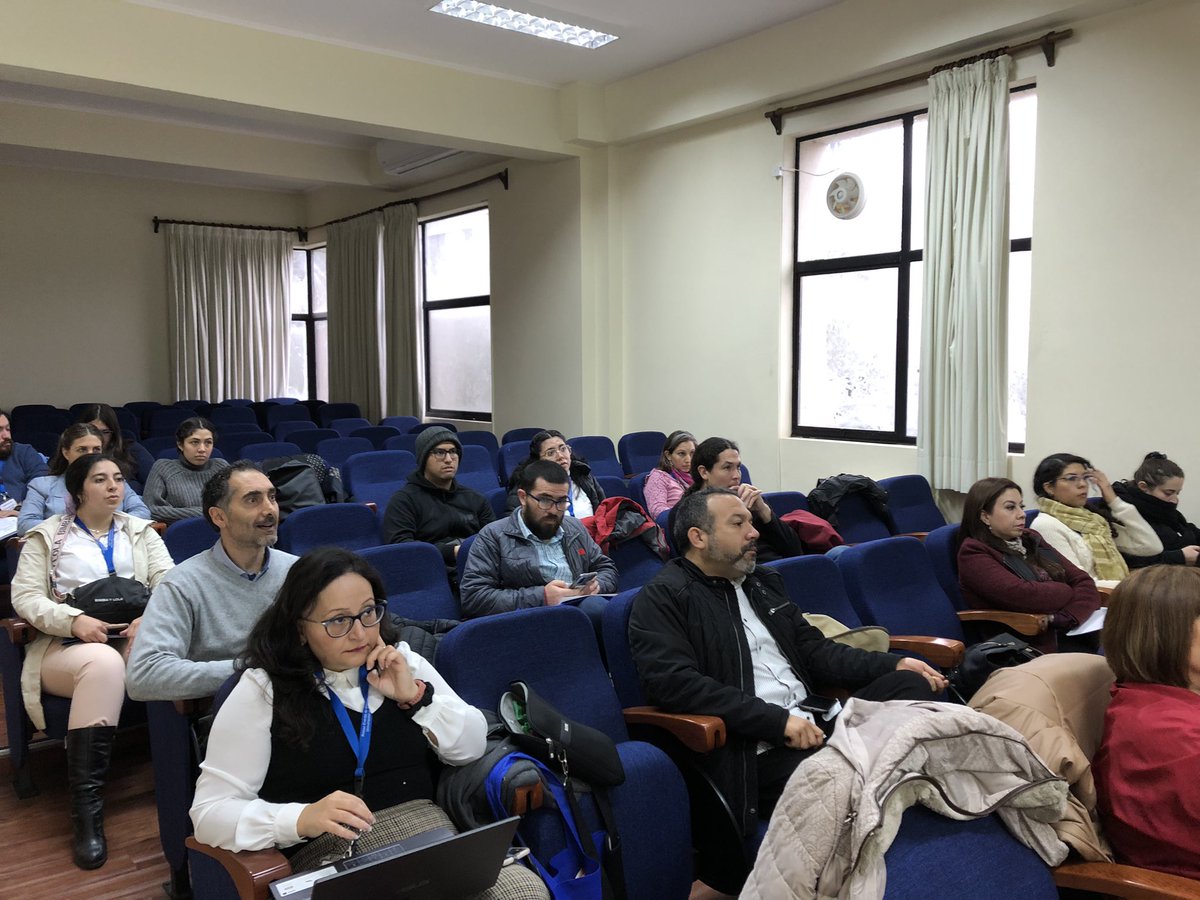 Se desarrolla en estos momentos la ponencia sobre “Propuesta de estructura institucional para la ciencia abierta en la Universidad central de Chile”
A cargo de Lorayne Finol, Ricardo Hartley y Soledad Quiroz ‼️📚