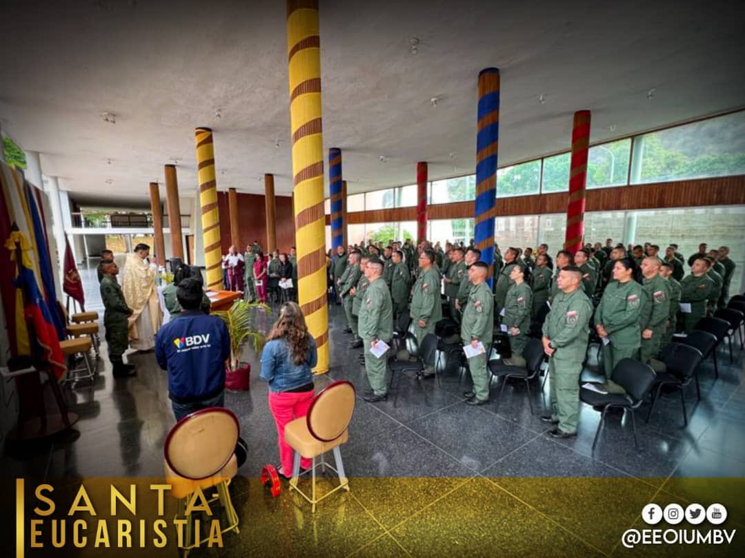 EEOIUMBVoficial's tweet photo. #𝗙𝗘 | 👉🏼 Así se desarrolló la Santa Misa correspondiente a la liturgia del Tercer Domingo de Pascua, a cargo del Pbro. Danny Medina y desde los espacios de la Escuela de Estudios de Orden Interno.

¡𝗖𝗿𝗶𝘀𝘁𝗼 𝗵𝗮 𝗿𝗲𝘀𝘂𝗰𝗶𝘁𝗮𝗱𝗼 𝘆 𝗲𝘀𝘁𝗮𝗺𝗼𝘀 𝗮𝗹𝗲𝗴𝗿𝗲𝘀! https://t.co/cDCPifPupk