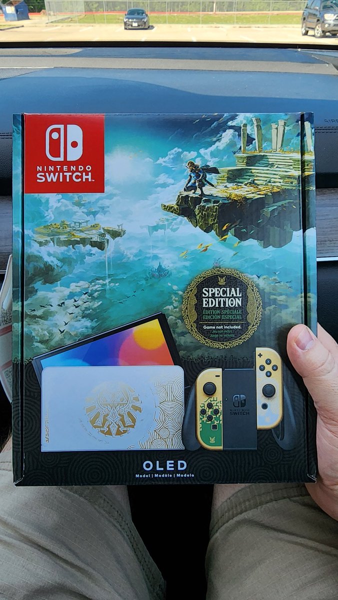Woohoo!! Just picked up my Tears of the Kingdom Special Edition Nintendo Switch OLED!!