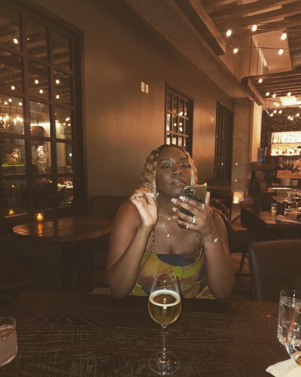 _BreezyOG's tweet photo. life is good. 🥂 https://t.co/hY5dfULrle