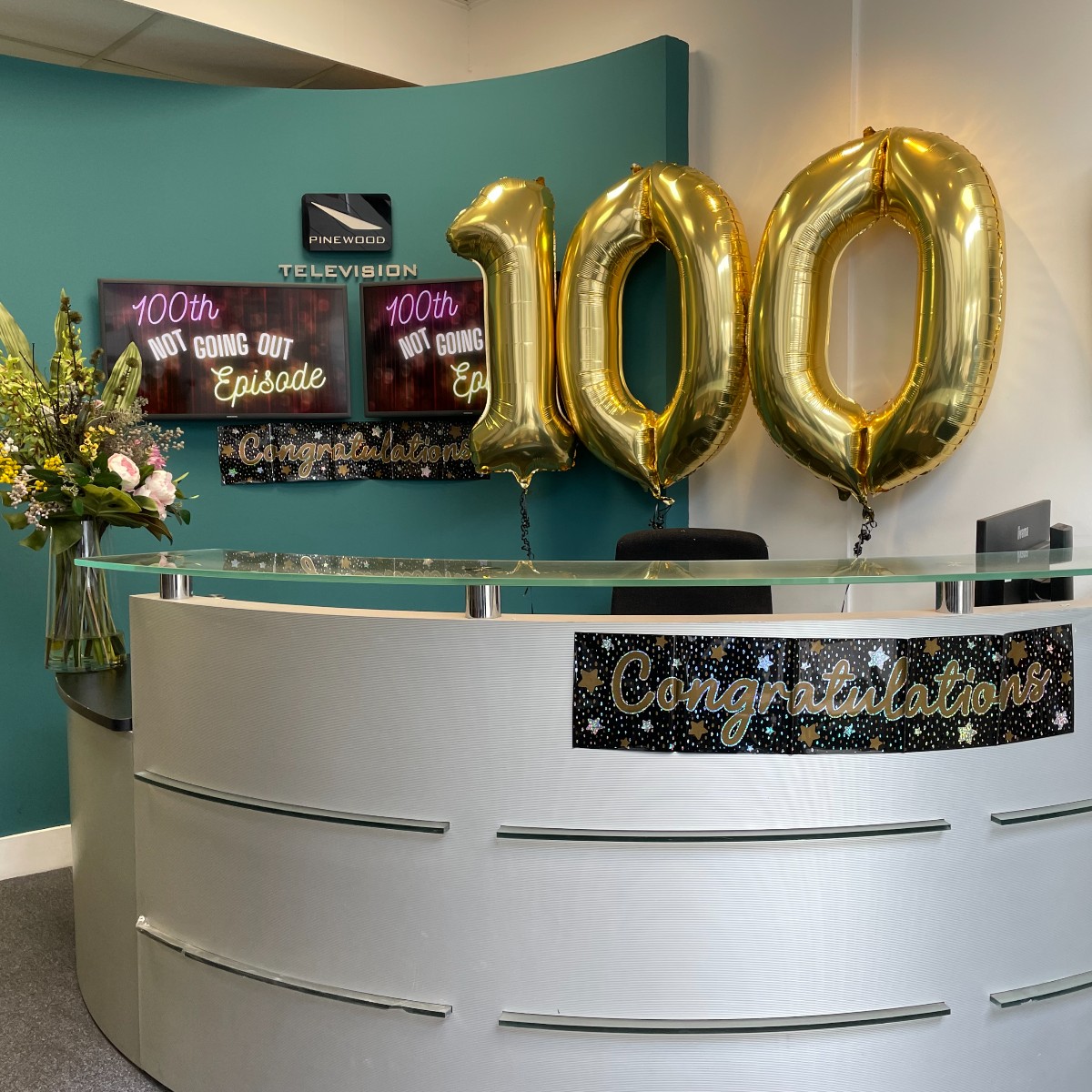 PinewoodStudios's tweet image. Today, #NotGoingOut is recording the 100th episode at Pinewood TV.  Congratulations @avalonent, we love having you here! #RecordedAtPinewoodTV