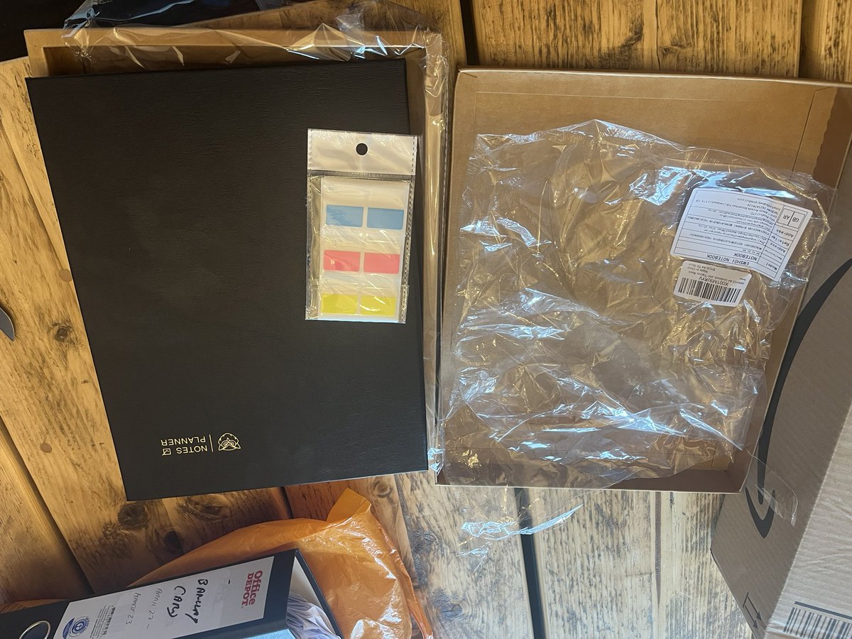 StevenS02379472's tweet photo. @amazon just received my parcel which should have been a Tablet and mouse but instead it was a hard back notepad…sounds like I’ve been scammed or item has been swapped at the warehouse #nothappyrobbed https://t.co/uCDikDJVY9