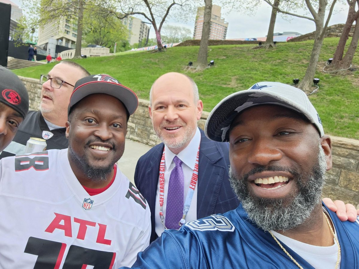 MickDavisJr81's tweet photo. I'll take Robinson #8 . The rest of the picks will be the definition of 2023 Draft. Rise Up or STFU 😜 https://t.co/GNpbdvNXwf