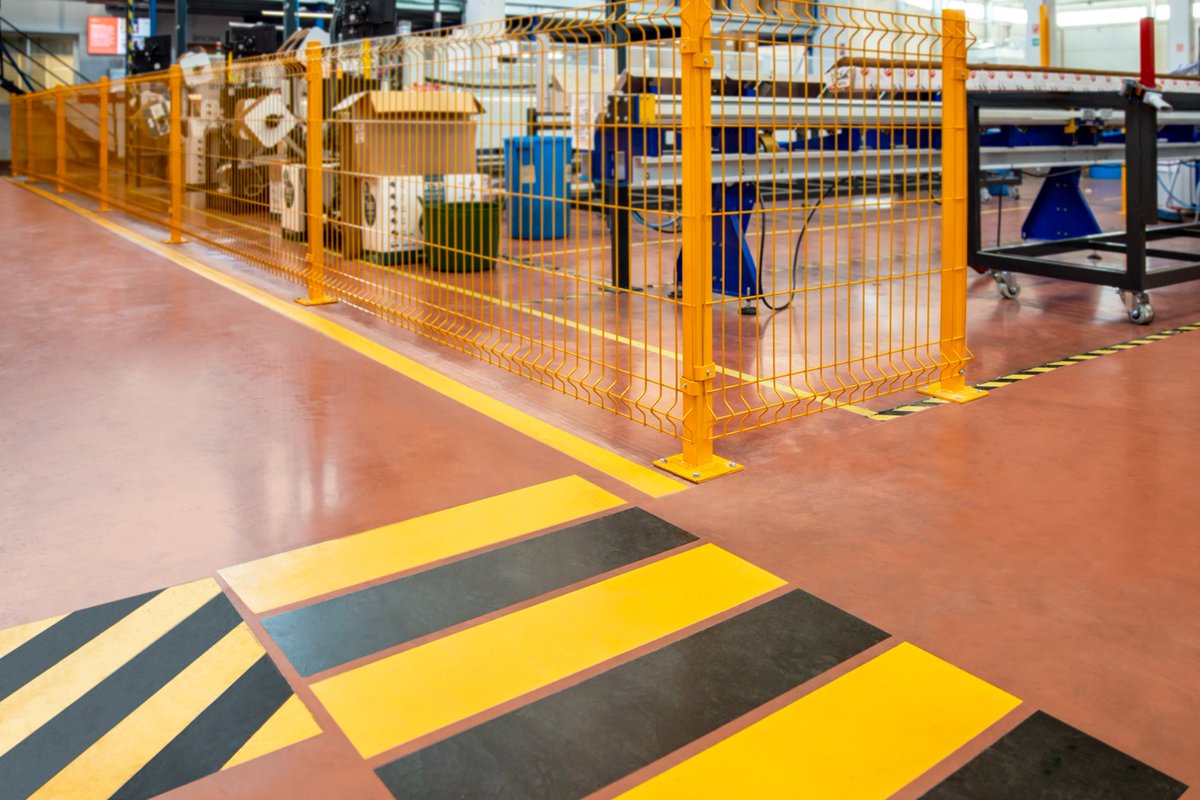Saxun_Solar's tweet photo. Hoy, Día Mundial de la #Seguridad en el Trabajo, os contamos que se han instalado protecciones en las estanterías de almacenaje de #bobinas de #aluminio. Impiden golpes a las estanterías. Prevención es #Salud.
#prevención #riesgoslaborales #díamundialdelaseguridadlaboral https://t.co/jWcFuFh9Vm