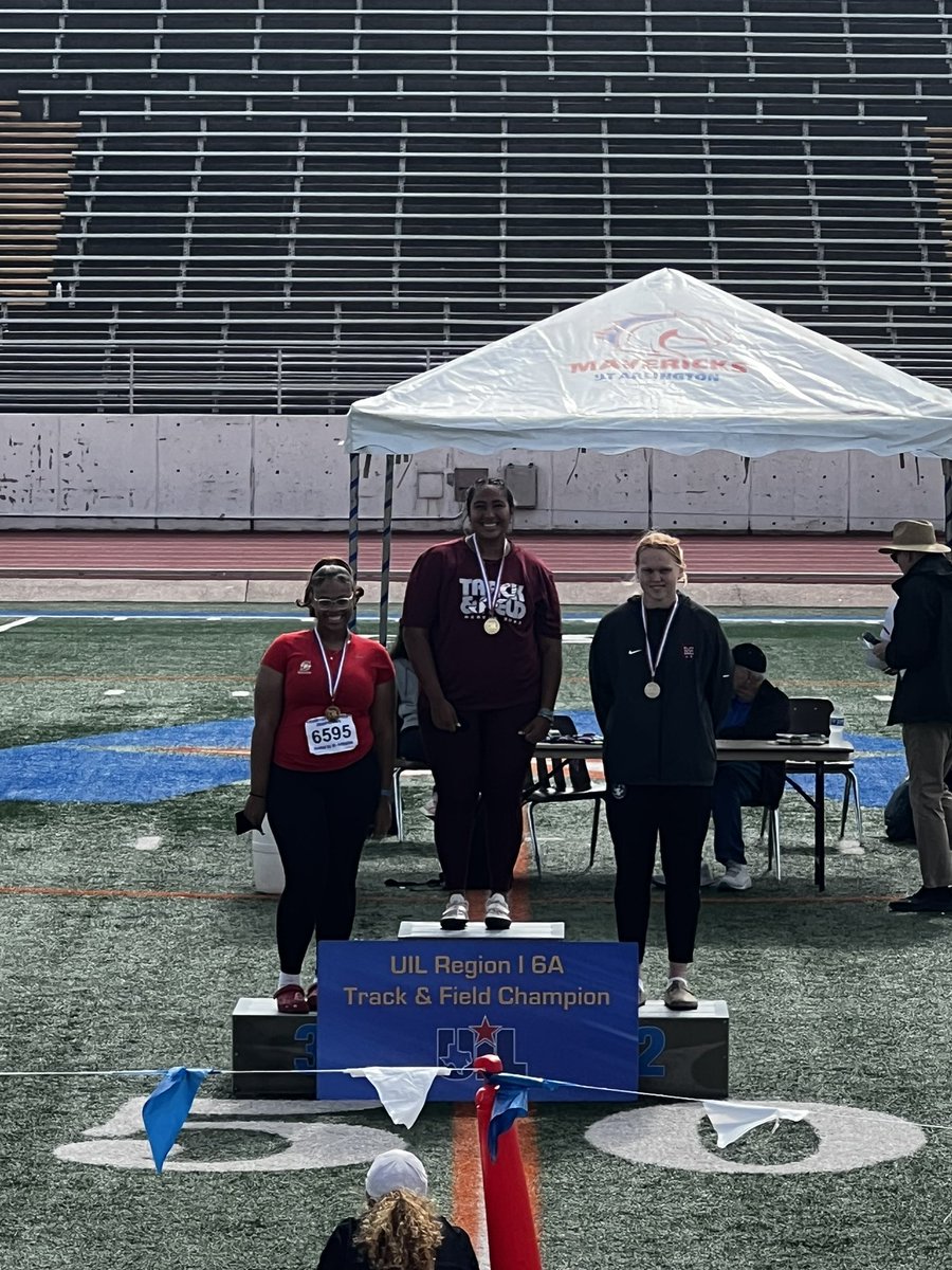lhsrebelstrack's tweet photo. She’s going to STATE! Leah won girls shot with a throw of 44-8.75 @Legacyrebels @Lleah05 @MWTsports @chris_MRTsports @AthleticsMISD https://t.co/lRxaYF2ong