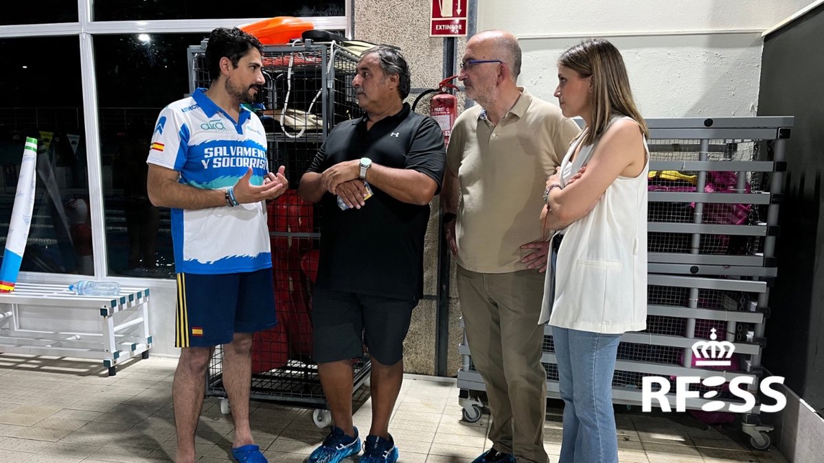 🏊‍♀️🛟 La <a href="/RFESS1/">RFESS</a> junto a Juan Gabriel Villanueva, presidente de la Federación #Argentina de Salvamento Acuático, asisten al entrenamiento del <a href="/SalvasurSOS/">Salvasur</a> de #CórdobaEsp para conocer cómo desarrollan la práctica deportiva en piscina.

#salvamentoysocorrismo