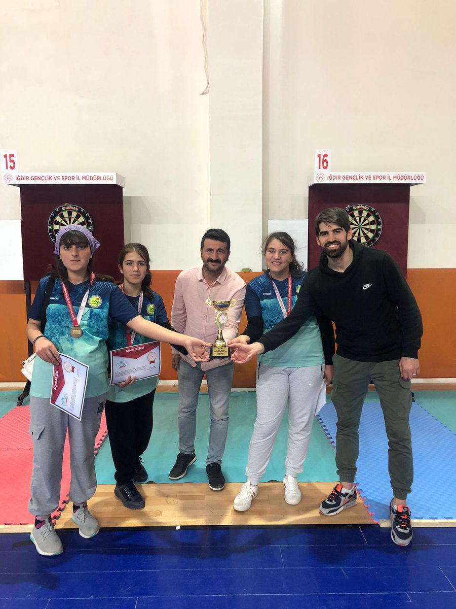 gctvrnokulu's tweet photo. Iğdır'da 16 ilin katıldığı  Dart Bölge müsabakasında okulumuz Bölge 3.sü Olarak Trabzon'da yapılacak  Türkiye Şampiyonasına katılmaya hak kazandı.Bu süreçte bize desteğini esirgemeyen  Kaymakamımız sayın Adem TOPACA'ya teşekkür ederiz. @hasan_kokrek @ademtopaca @Ahmetkaya0404 https://t.co/hnVQCR8bZU