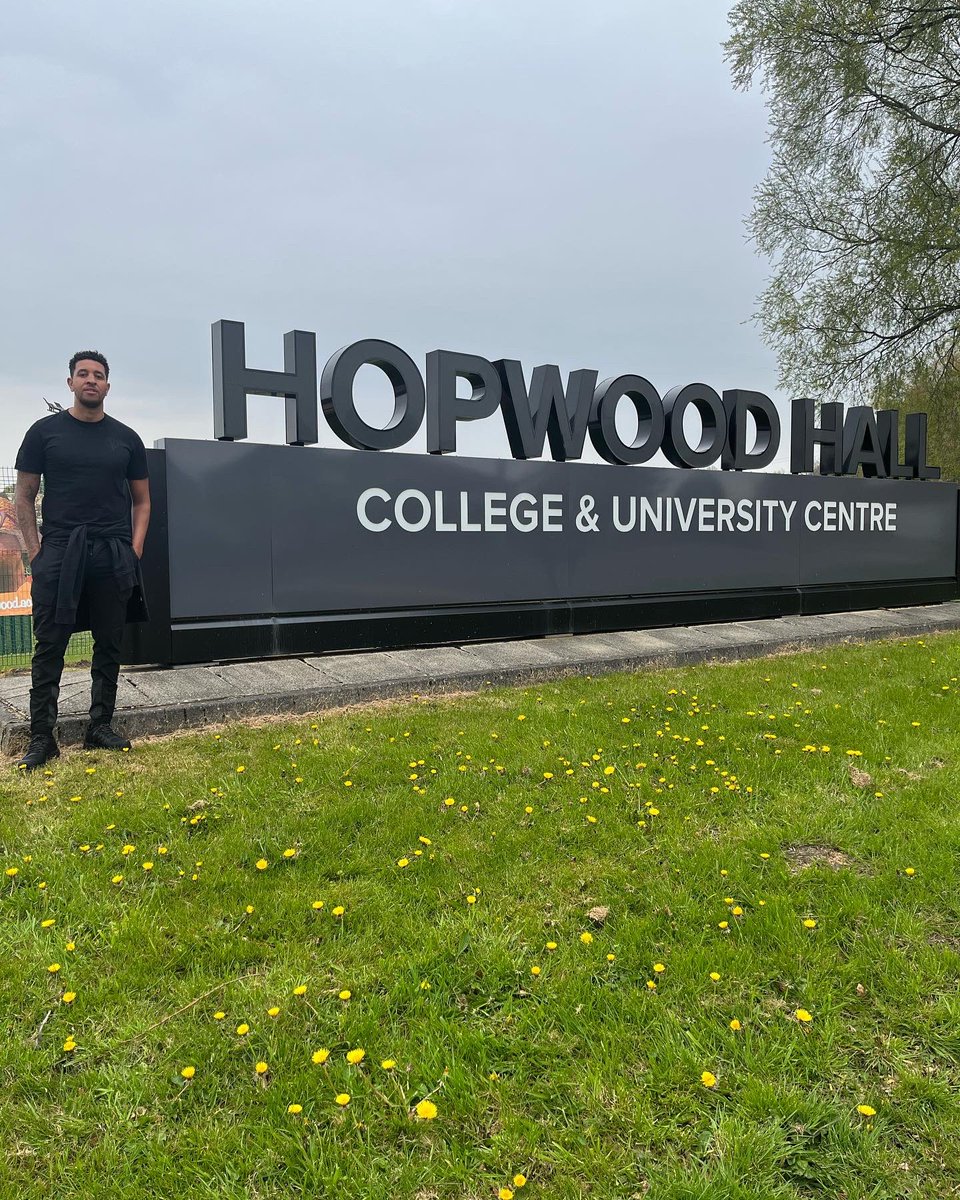 Sean_Sherwood's tweet photo. Today, I returned to @hopwoodhall after leaving in 2007!
It was a privilege to speak to over 500 learners and deliver my personal journey. A humble surprise to see some former students in the audience also, all thriving! Proud moment ✨
#postivemindset #postiveoutcome https://t.co/Po4sqoY6nY