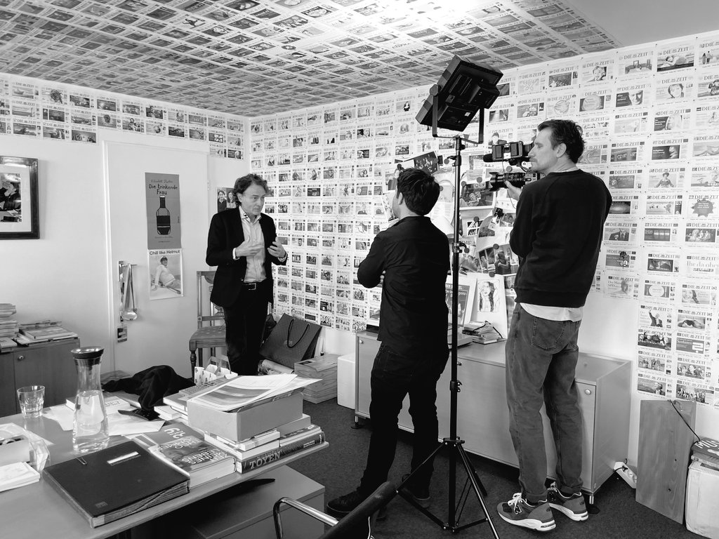 Shooting <a href="/DIEZEIT/">DIE ZEIT</a>