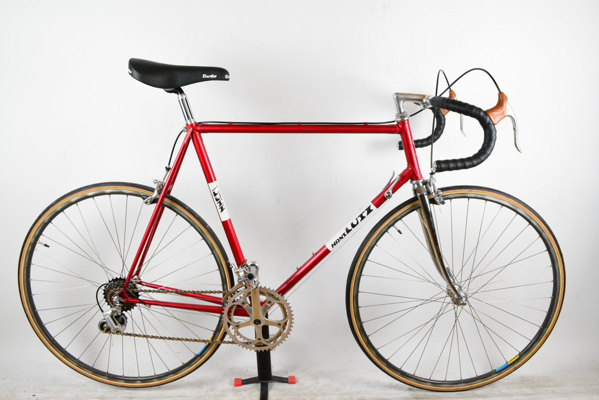 Wir haben ein neues Produkt in unserem Rennrad Shop veröffentlicht. 
Hans Lutz 
Schau es dir an: der-ritzler.de/products/hans-….
#rennrad #vintagebikes #velo #racer #racingbike #racebike #cycling #cyclinglife