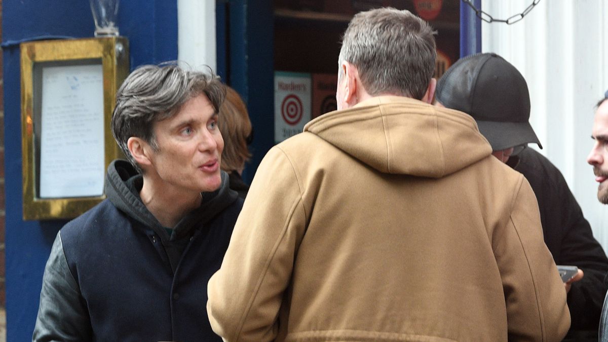Peaky_Duchess's tweet photo. #Cillianmurphy hit the town in Soho with #PeakyBlinders writer Steven Knight as the pair swapped the Garrison pub for popular London boozer French House" 😮 https://t.co/lIgBGcuBMj