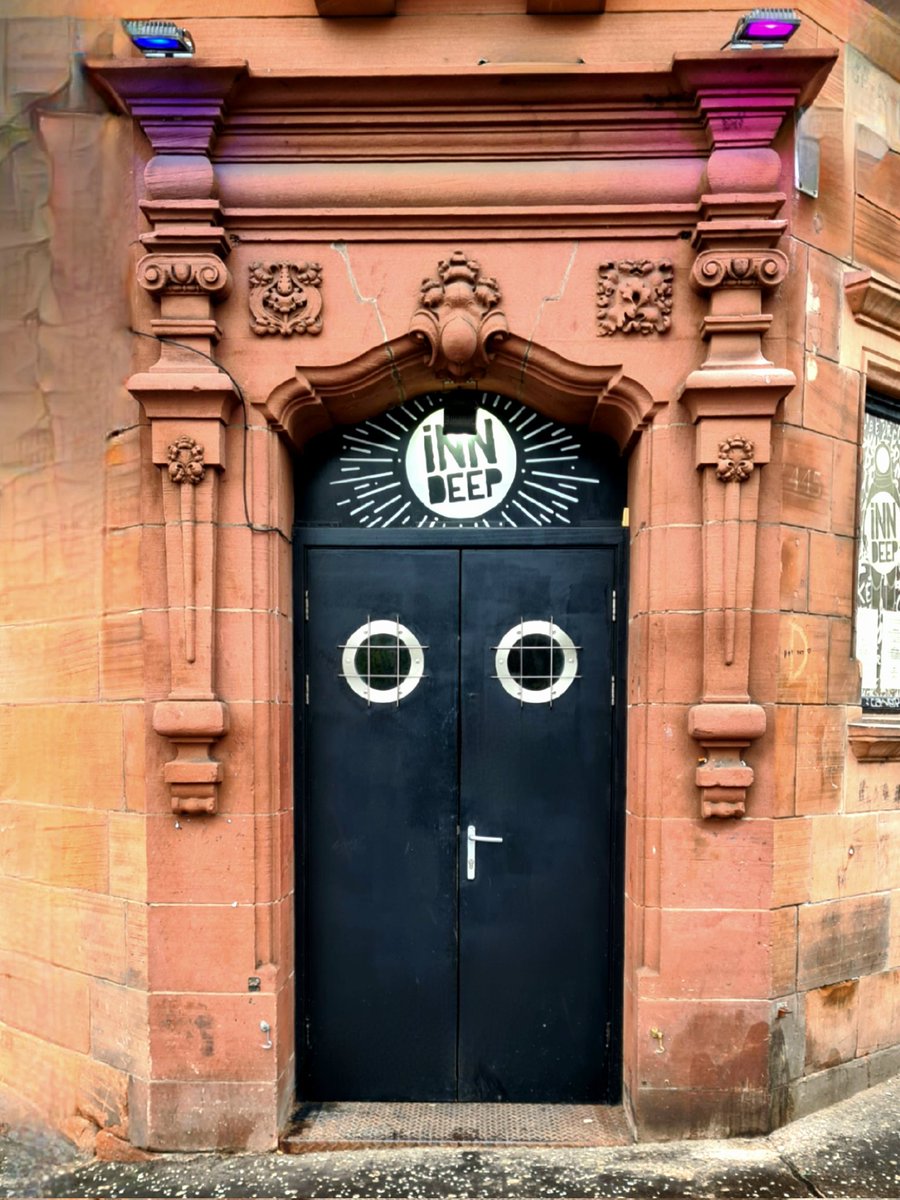The very stylish doorway to Inn Deep in James Miller's Arts and Crafts style Caledonian Mansions on Great Western Road in Glasgow.

#glasgow #jamesmiller #caledonianmansions
#doorway #architecture #building #glasgowarchitecture #glasgowbuildings #artsandcraftsmovement #inndeep