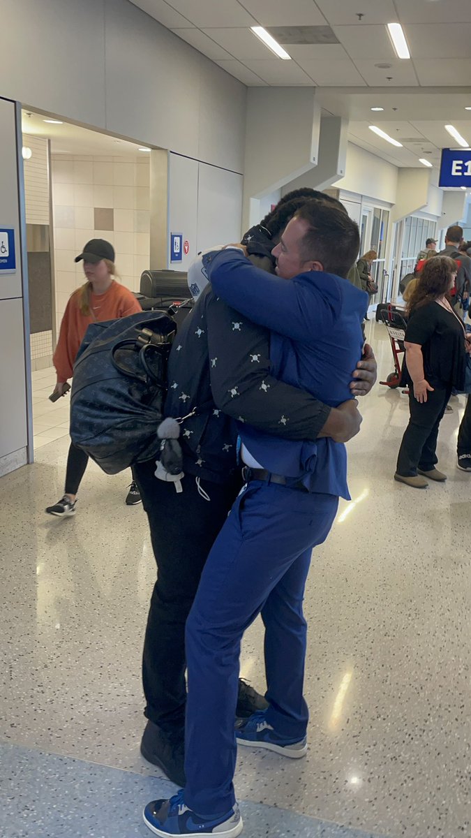 _HaileySutton's tweet image. Dallas - meet Mazi! 🤍🏈