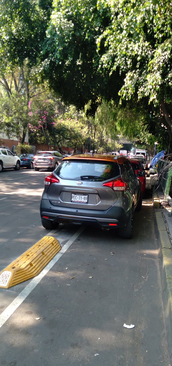 DivisionDel's tweet photo. Buena dia nos ayudan a liberal la ciclovia @UCS_GCDMX , #TransitoCDMX  sobre avenida coyoacan al cruce de Felix Cuevas a un costado del hospital 20 de noviembre https://t.co/PRxCJwlCNs