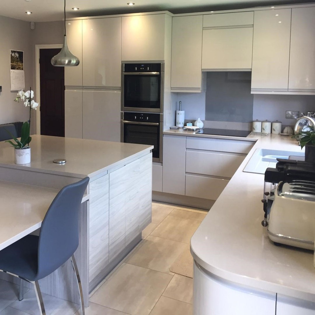AvantiKB's tweet image. A very modern j-pull gloss kitchen, recently installed by Avanti.

FREE design appointment: avantikb.co.uk

SALE NOW ON +
Buy now - PAY NEXT YEAR*

#kitchen #modernkitchen #glosskitchen #home #jpullkitchen #caple #bosch #neff

*Conditions apply… avantikb.co.uk/finance/