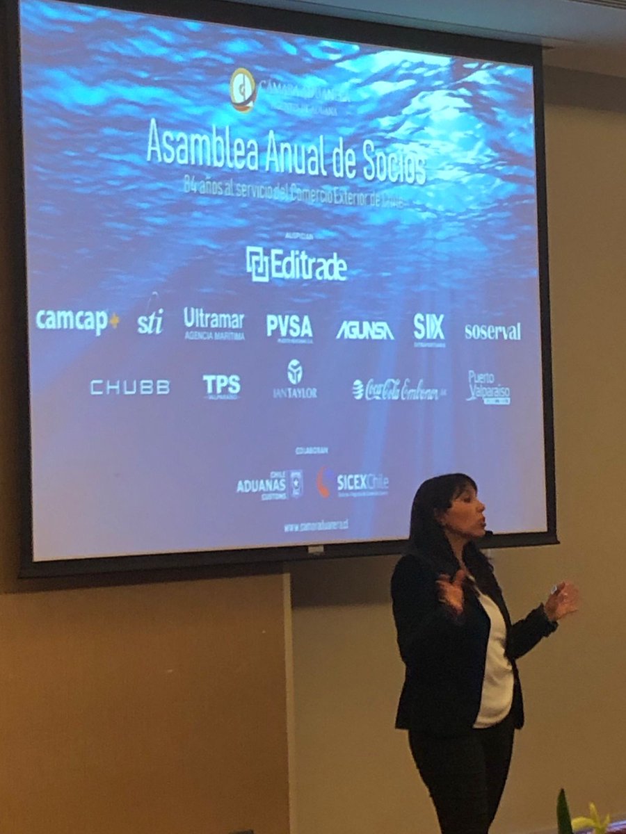 SoporteEditrade's tweet photo. Alejandra Arriaza Loeb, directora nacional de aduanas, participando en la asamblea de la @caduanera
#Editrade #CámaraAduaneraDeChile https://t.co/gl9aXNqXAj
