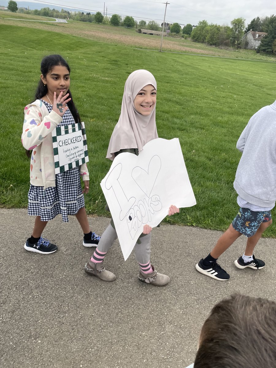 Look at these foxy readers in the Vocabulary parade today! <a href="/FVFoxes/">Foxford🦊</a>