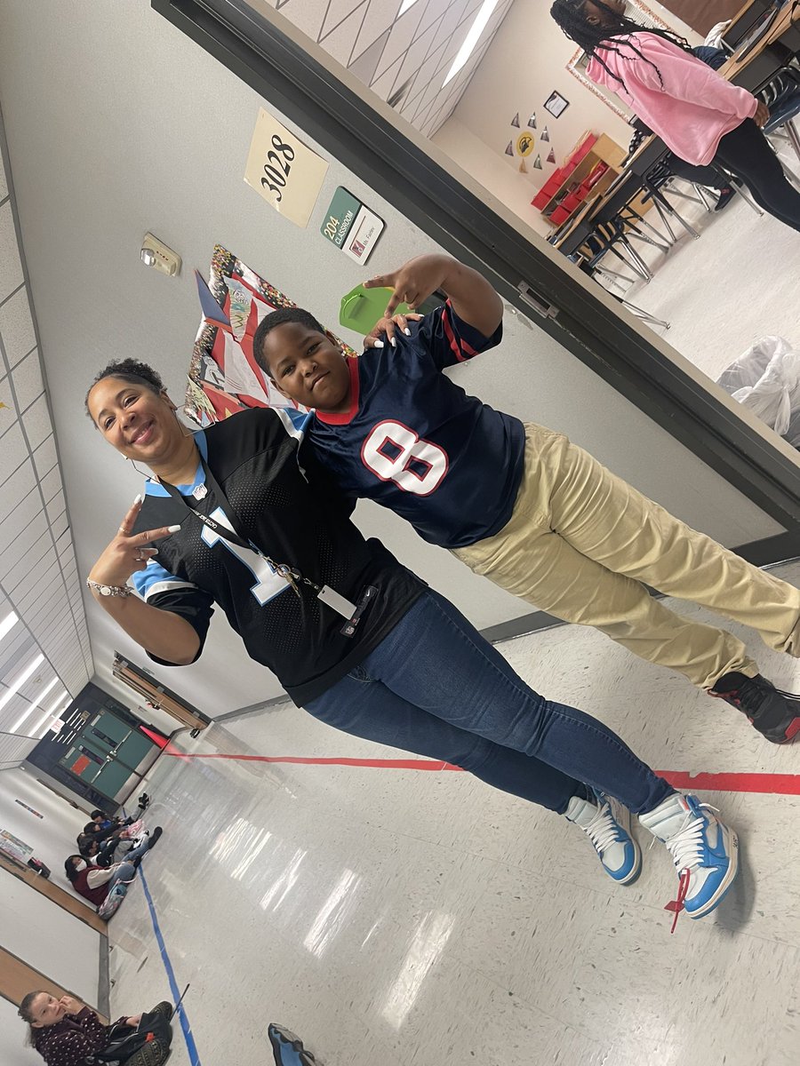MzFlawless2me's tweet photo. Here’s a few more reppin’ for Jersey Day #HarrisFINALE https://t.co/0dLbAgPbRB