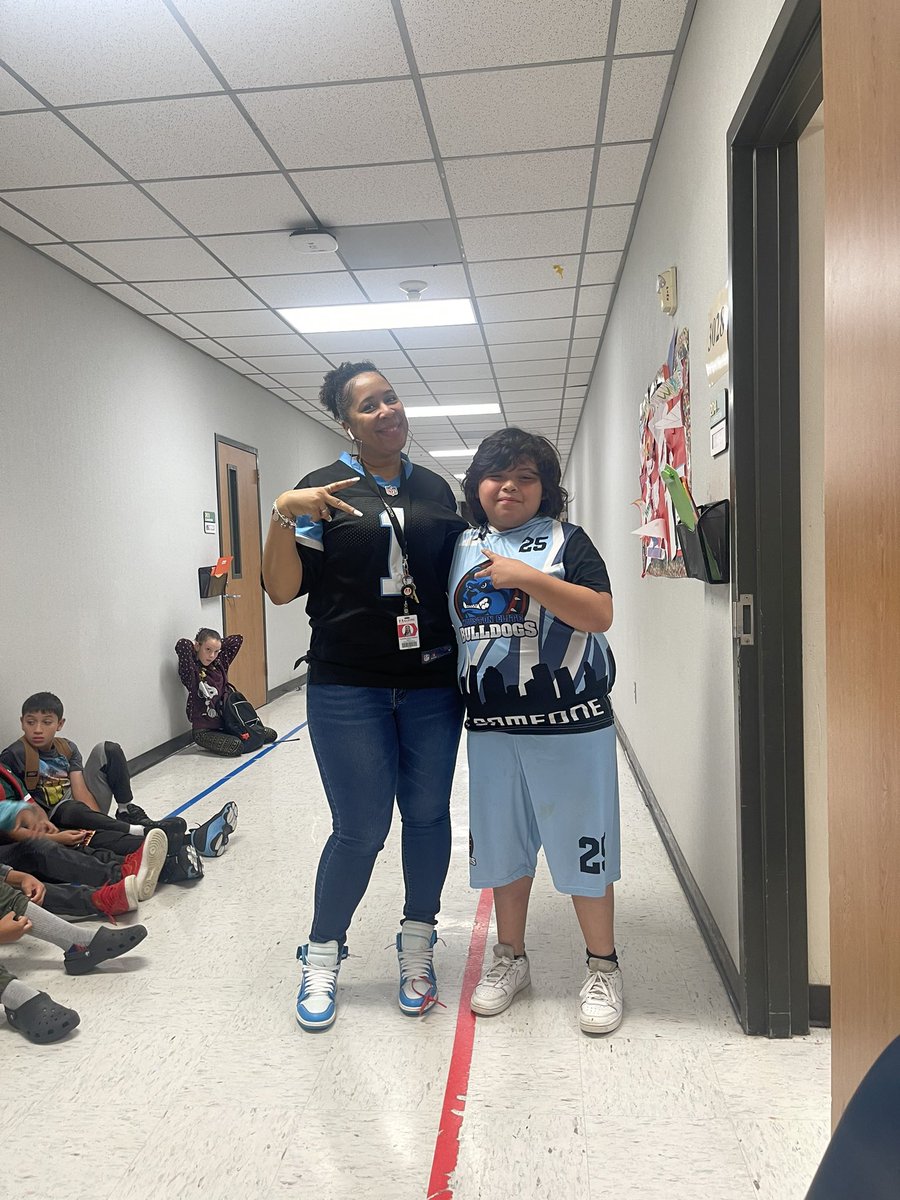 MzFlawless2me's tweet photo. Here’s a few more reppin’ for Jersey Day #HarrisFINALE https://t.co/0dLbAgPbRB