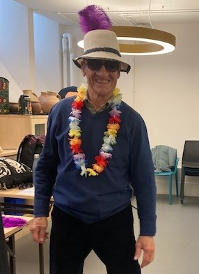 dancecreative1's tweet photo. We loved going on a round the world trip with participants at @MuseumofOxford this week, as part of @OxfordPlayhouse and Glam's Outside the Box project. We laughed a lot, danced with props from the museum, did formation flying, and went on a coach trip to India, Spain and Hawaii! https://t.co/w7GvSX810u