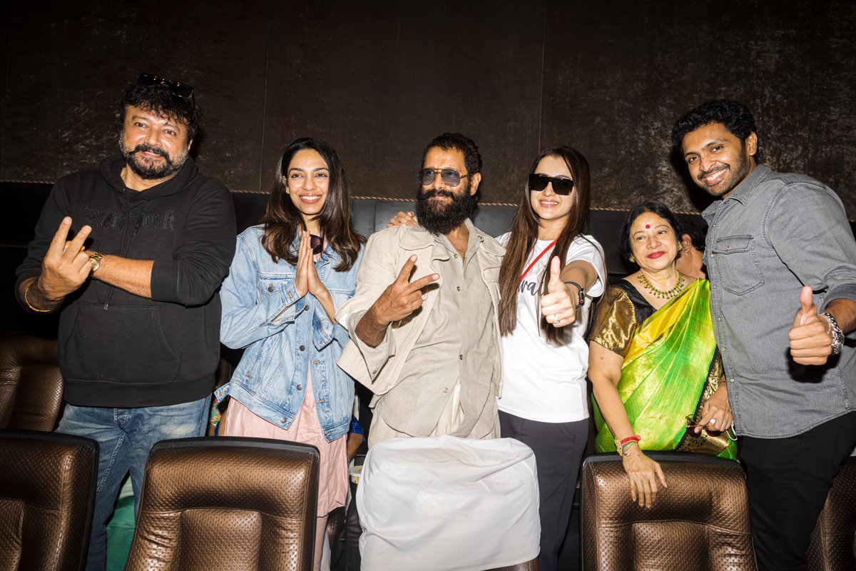 MadrasTalkies_'s tweet photo. FDFS has never been more electrifying!
Our #PS2 team watched the FDFS with the audience!

The Cholas have arrived in theatres near you!

#PS2FromToday #CholasAreBack
#PS2 #PonniyinSelvan2 #ManiRatnam @arrahman @LycaProductions @RedGiantMovies_ @Tipsofficial @tipsmusicsouth @IMAX @primevideoIN @SunTV #PenMarudhar @SVC_official @GokulamMovies @film_dn_

🌟 @chiyaan @trishtrashers #SobhitaDhulipala #Jayaram #Jayachitra @iamvikramprabhu