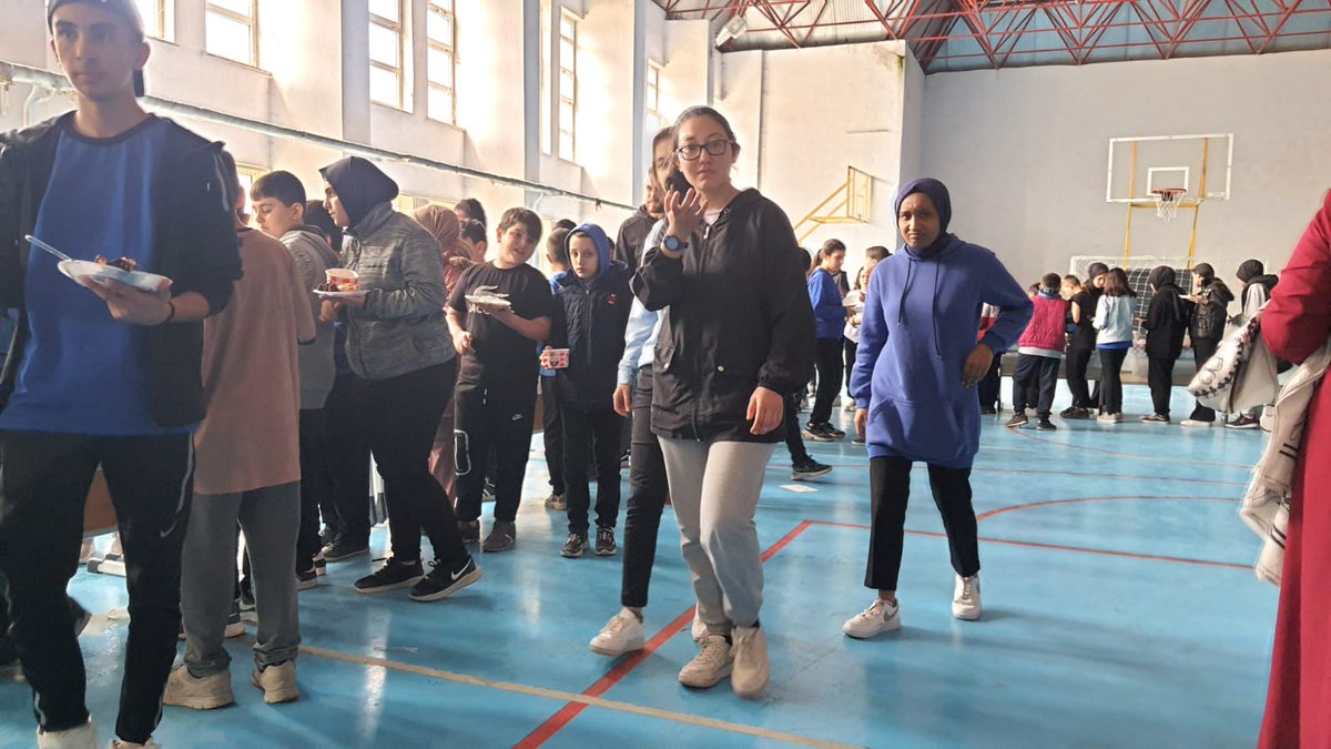 Okulumuz öğrenci ve öğretmenleri tarafından ÇEDES Projesi kapsamında kardeş okulumuz olarak belirlenen deprem bölgesindeki Malatya Ayvalı İmam Hatip Ortaokulu' na destek için okulumuzda kermes düzenlendi. Kesmesimize katki veren öğrenci öğretmen ve velilerimize teşekkür ederiz.