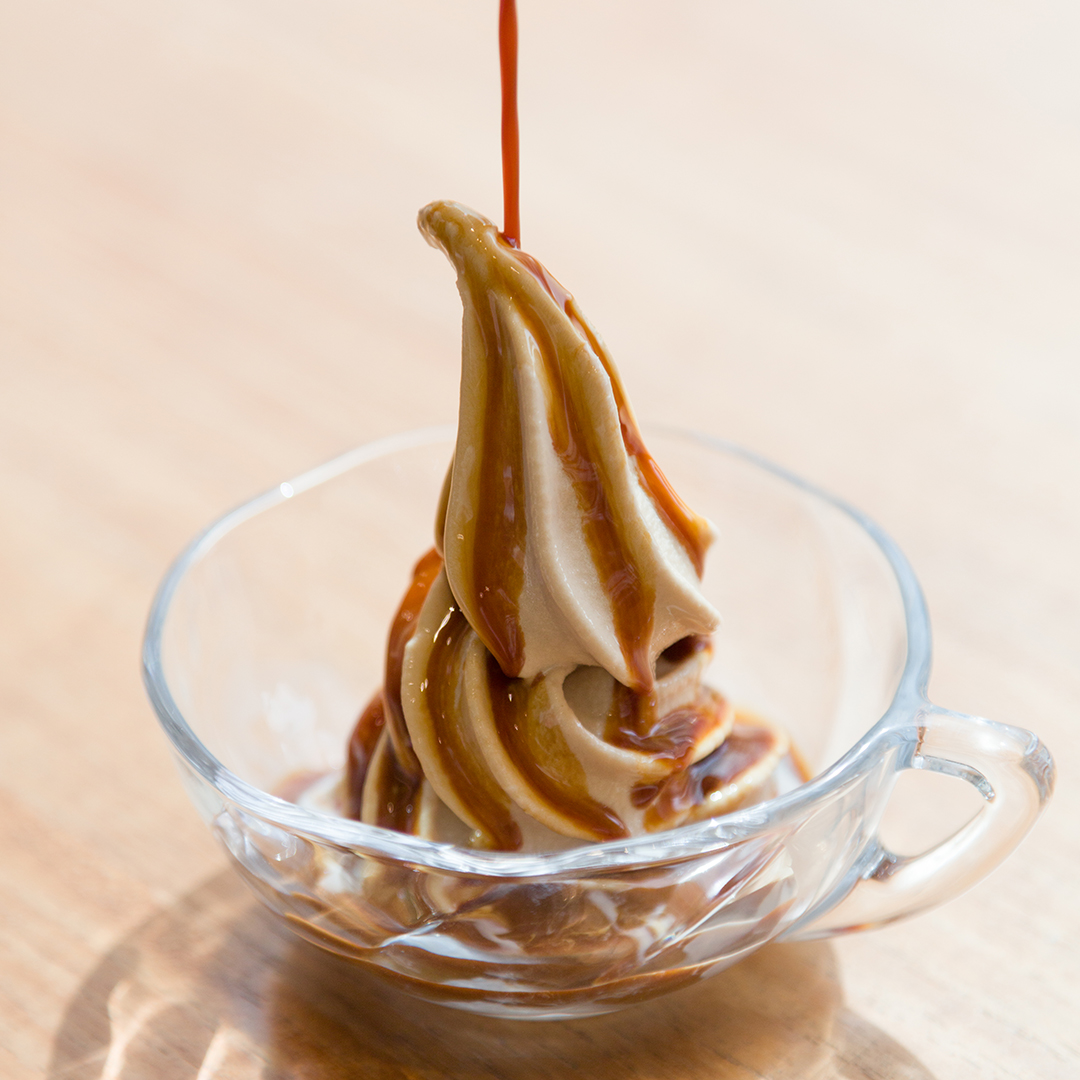 コーヒーの最高品種ゲイシャ専門店である当店は、世界中の農園から様々な味わいのゲイシャを取り揃えております。そして、ゲイシャの味わいを引き立てるスイーツも、パティシエが毎朝一つ一つ手作りしてご用意しております。ぜひ当店でしか味わうことができないゲイシャ体験をお楽しみください。