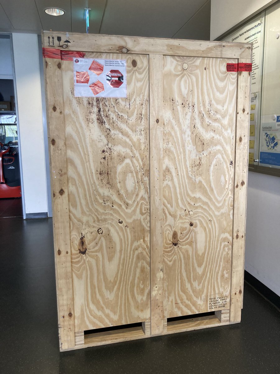 MarenL_13's tweet photo. Exciting 🥳 new toys for the lab arrived. Looking forward to measuring heat conductivities up to 1500 C. Thank you @MaterialCharact #LeppleLab @jlugiessen @FB08_JLU #newProf https://t.co/uJ5UZFVdmj
