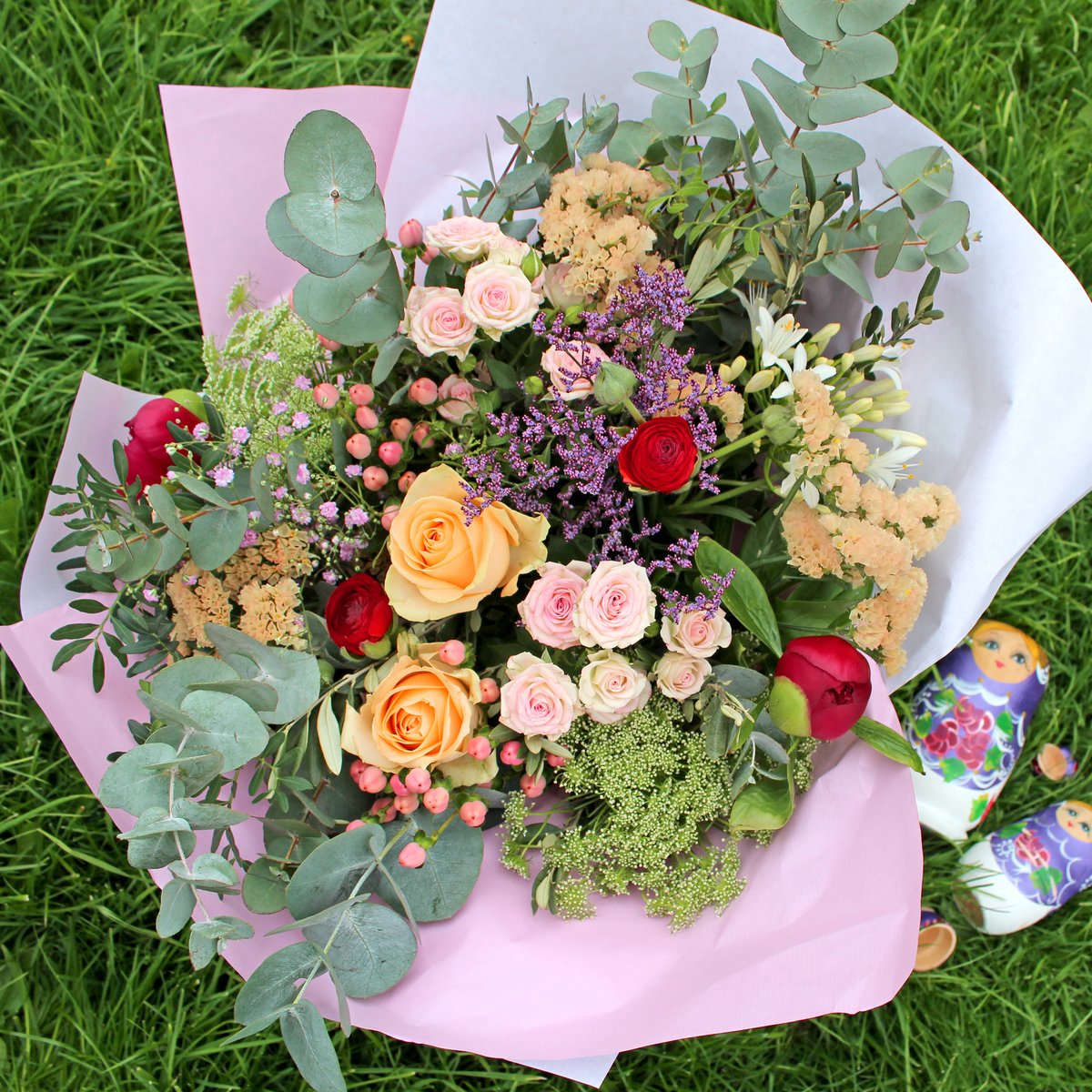 Colourful Carnival

Inspired by wonderful weather and thoughts of good times ahead, this week’s creation is a feast for the eyes!

This pretty bouquet will really lift your spirits!

greendoorflorist.com/product/weekly…

#greendoorstyle