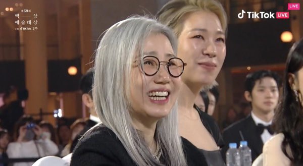 theseoulstory's tweet photo. 🏆 Netflix ‘The Glory’ won Best Drama at the 59th Baeksang Arts Award today

Congratulations! 🎉

#BaeksangArtsAwards
#BaeksangArtsAwards2023 
#59thBaeksangArtsAwards https://t.co/kJFHWWFQWs