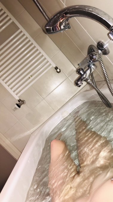 Wanna take a Bath with me😏💦🛁  https://t.co/0PPBNz2pnH https://t.co/JEi8HBKNfM https://t.co/TqfjZr8dd