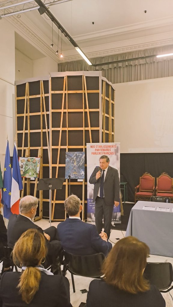 #Genova- Giornata delle #AllianceFrançaise alla presenza del sindaco M #Bucci @comunediGenova:  "L'ottimo lavoro svolto con l'<a href="/AF_Genova/">AF_Genova</a> dimostra quanto sia inserita al cuore della città. Con le alleanze 🇫🇷in ogni angolo del Paese c'è un faro che collega 🇮🇹e🇫🇷"ricorda <a href="/chr_masset/">Masset Christian</a>