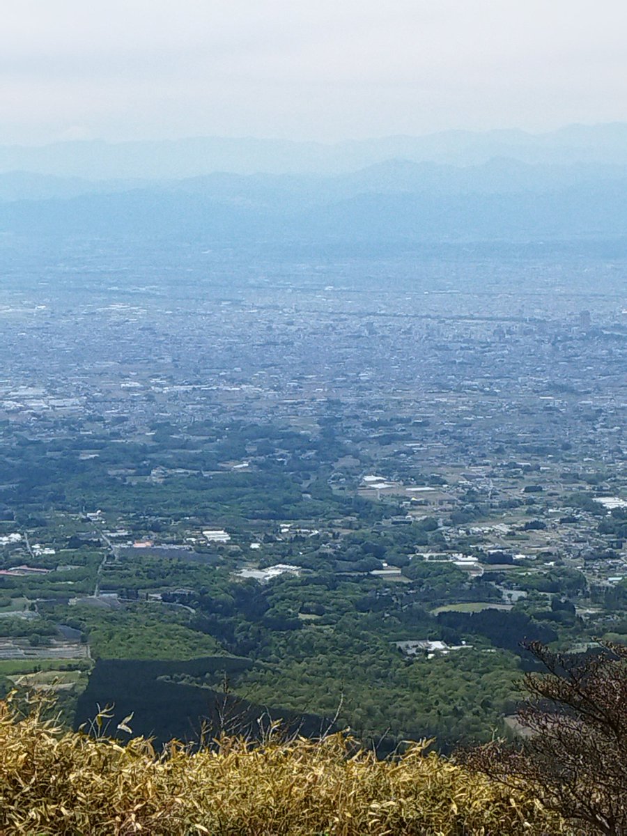 umeturtle's tweet image. 赤城山に登山してきた
陸部だけど、帰って来る時には足がパンパンだったｗ
町の方から登って、４時間で往復!
高校の合宿だったから、友達と沢山話して仲良くなった
#登山 #赤城山