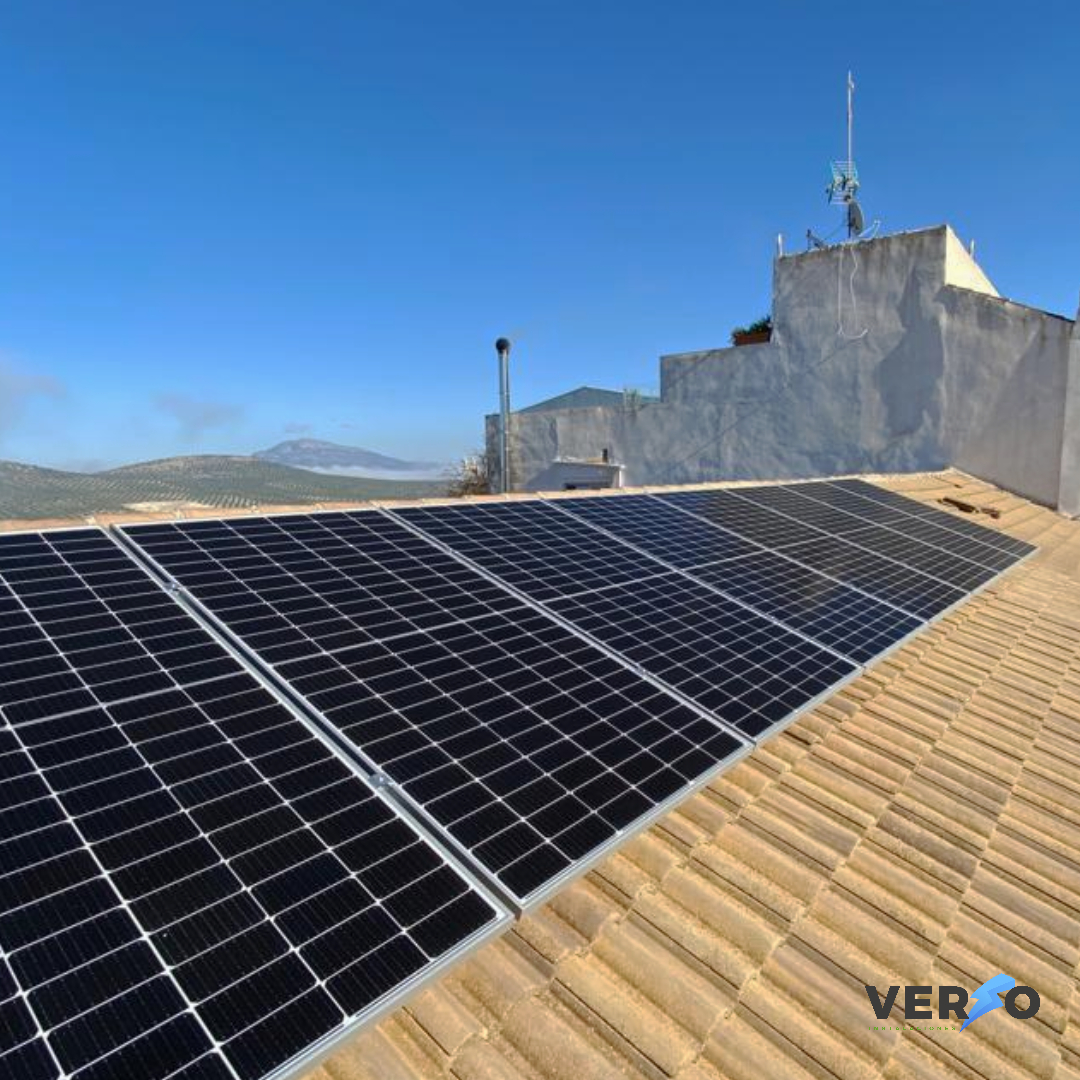 VERSOinstala's tweet photo. ✅Una instalación más, finalizada con éxito de la mano de @OtovoSolar 

💡Di adiós al cielo de farolillos y cámbialo por un tejado de placas, para alumbrar de manera más sostenible y barata tu casa!! 💃 https://t.co/W9OIM7U9Ag