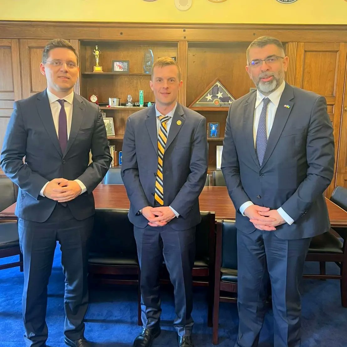 negrescuvictor's tweet photo. Excellent meeting in #Washington this week with @RepGolden discussing his role on @HASCDemocrats and how we can strengthen US-Romania military cooperation @StefanRaduOprea @RCazanciuc #blacksea https://t.co/NIDY2o5W1v