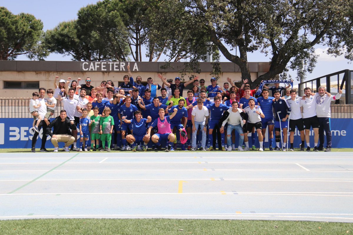 CarlosRdiguez17's tweet photo. GRACIAS @LasRozas_CF !!
2 temporadas de mucha ilusión, dedicación y esfuerzo máximo, decepciones, alegrías y rendimiento.
Sin el final deseado por todos, se cierra una etapa maravillosa de experiencias y crecimiento deportivo y humano; pero sobre todo, rodeado de mi familia,… https://t.co/Z67gLW67MV